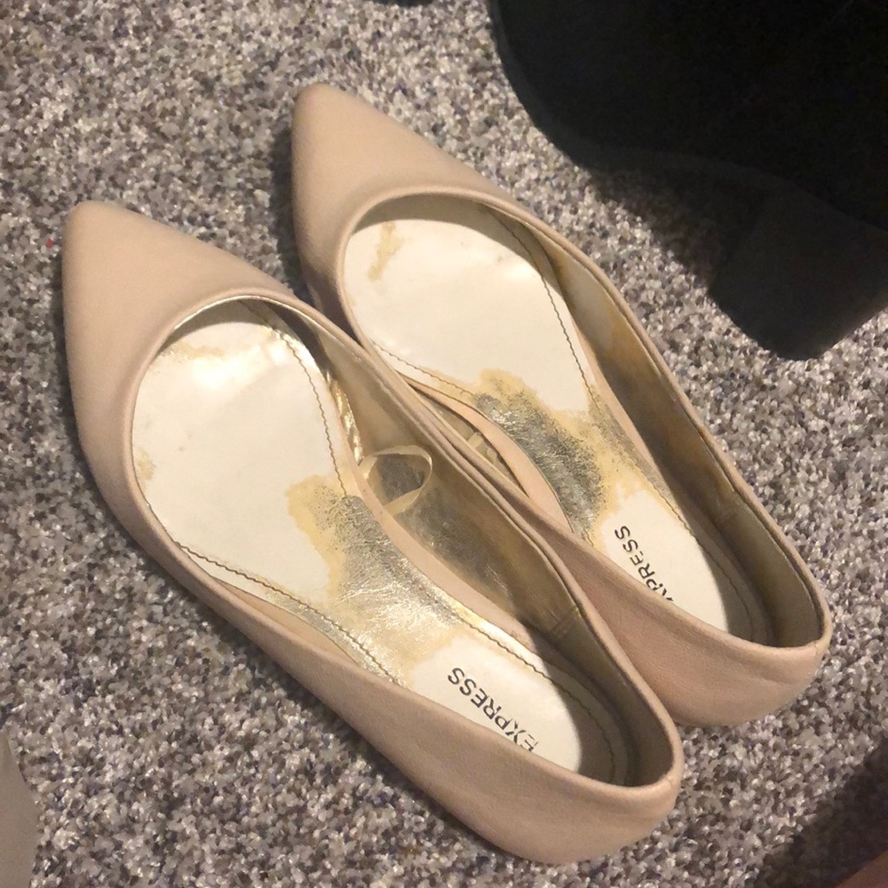 Tan/cream Express flats
